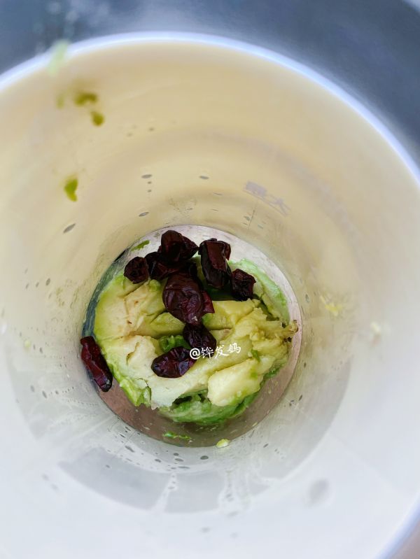 蔓越莓牛油果奶昔