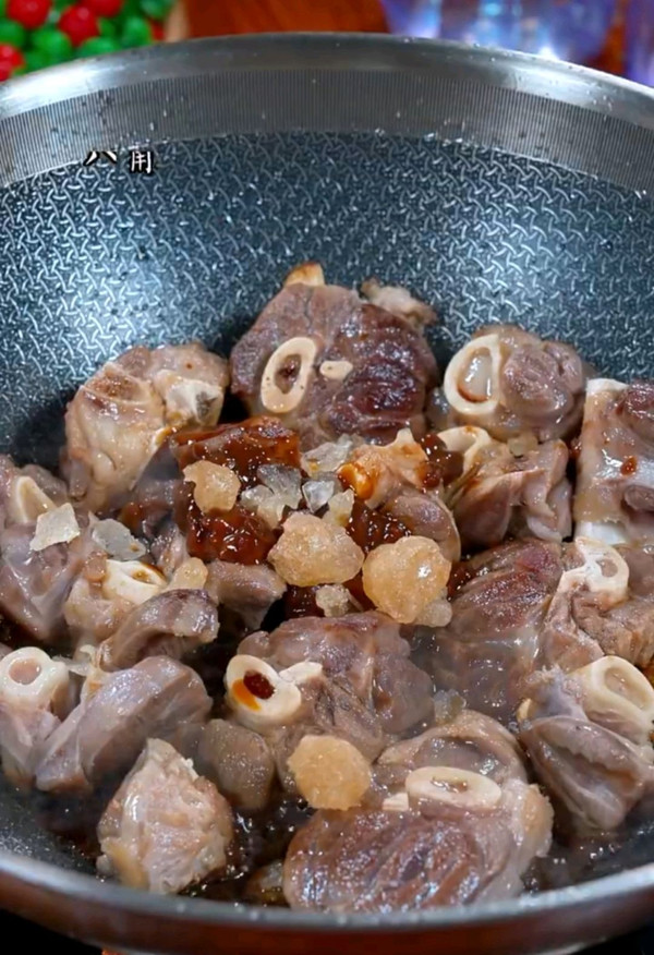 特色红烧小羊腿