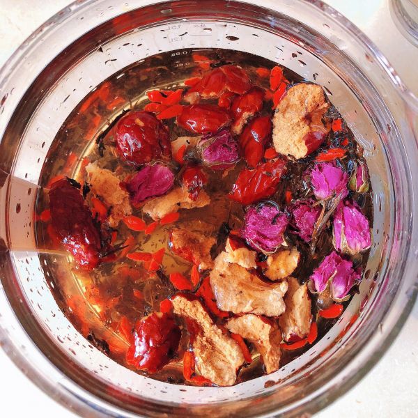 桂圆红枣生椰奶茶