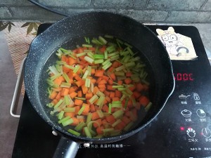 健康养生佳品芹菜胡萝卜拌花生米的做法