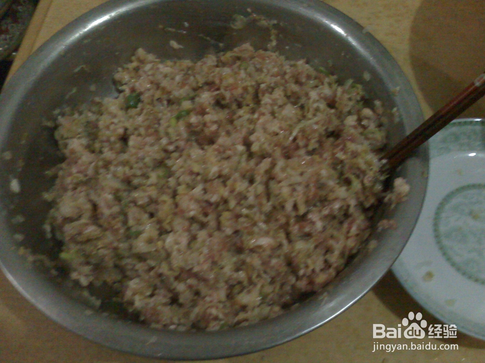怎样包年三十猪肉酸菜馅饺子--包饺子