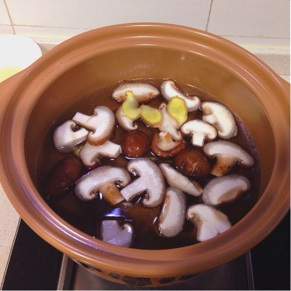 香菇蔬菜双丸汤