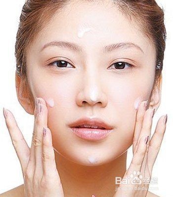 如何正确使用护肤品?