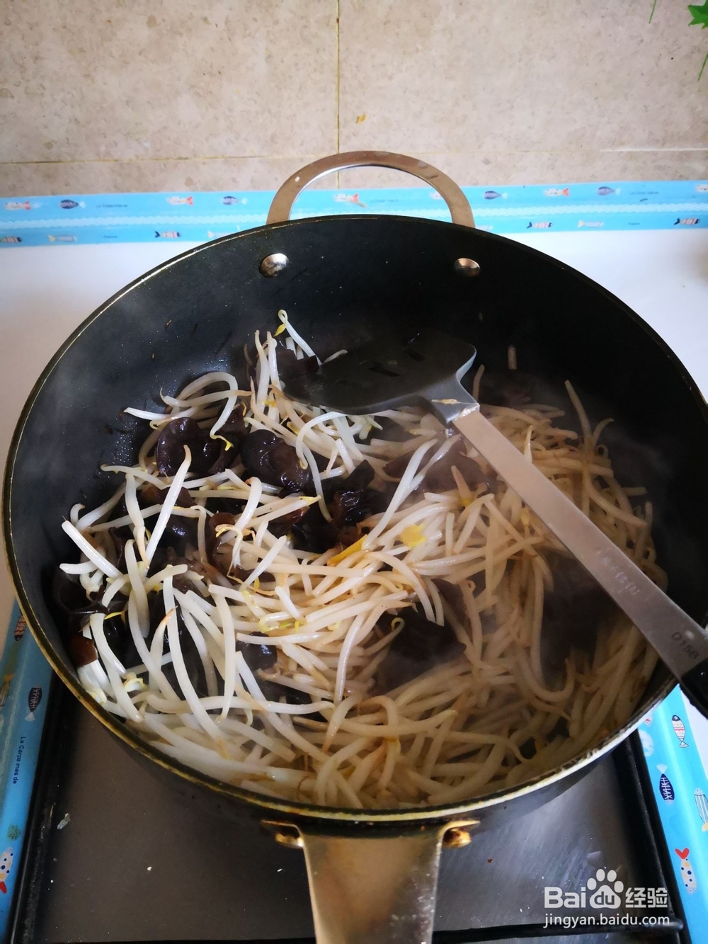 韭菜炒木耳的做法