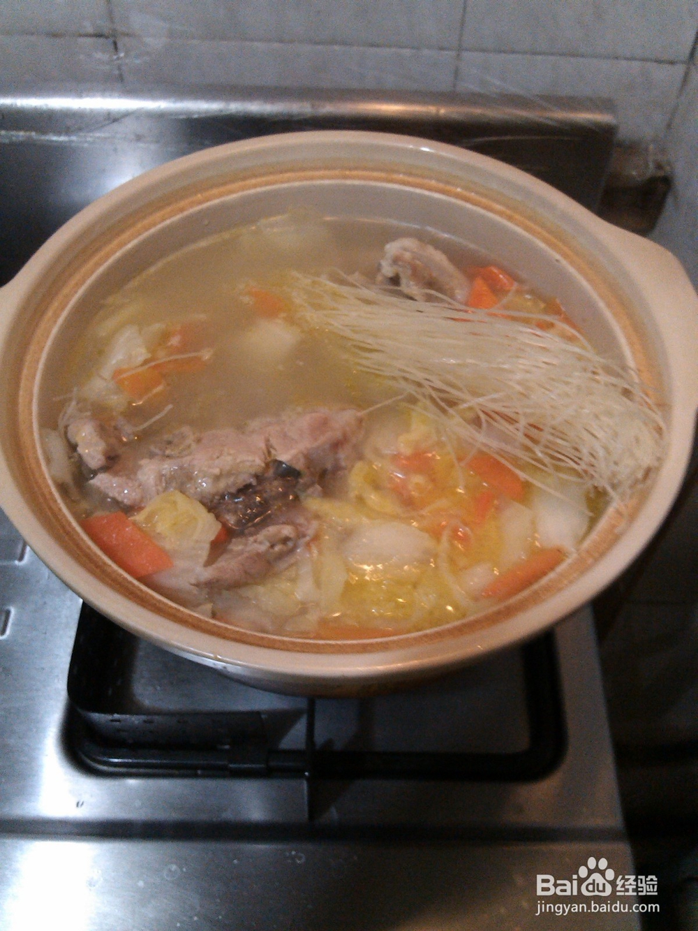 美味砂锅白菜大骨汤