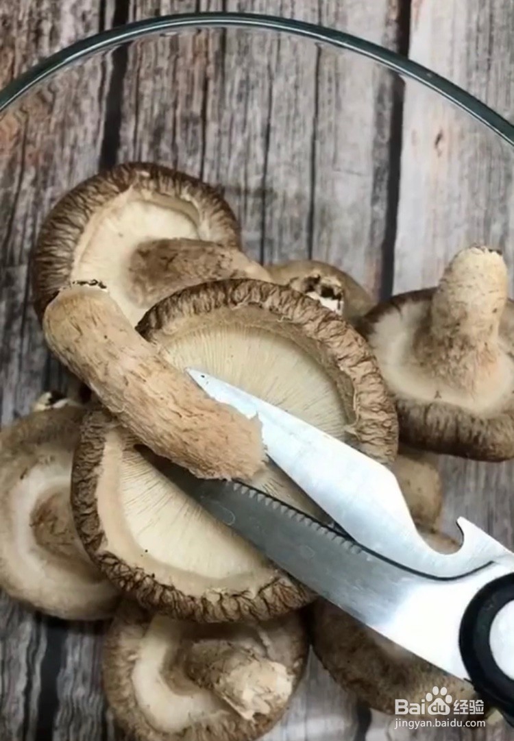 香菇炒青椒怎么做