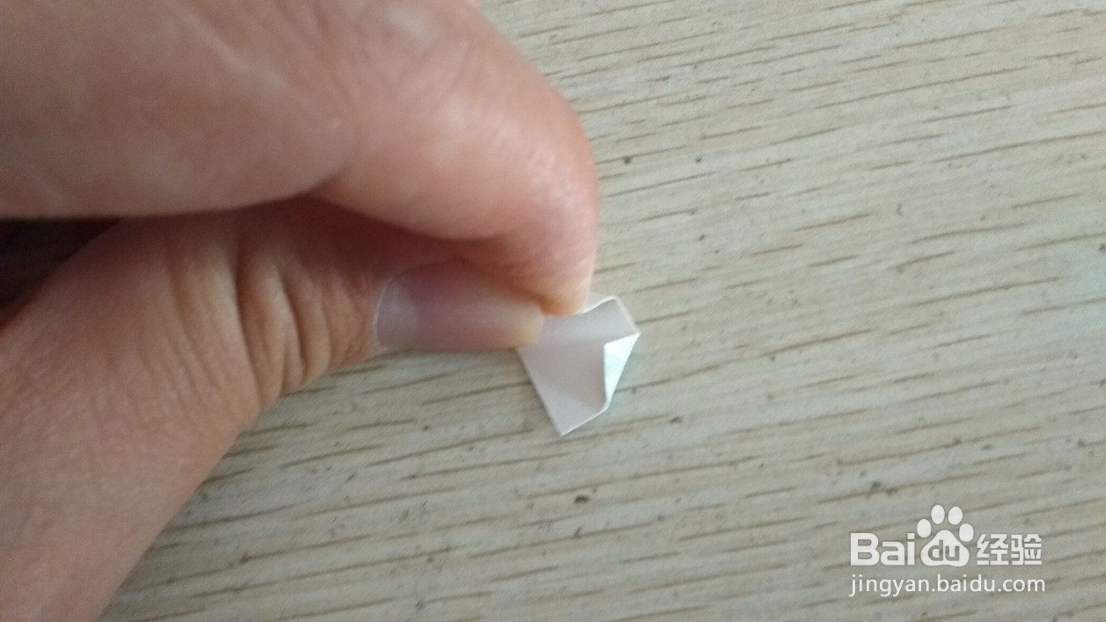 如何用一小长方形硬卡纸做简易的单个中性笔支架