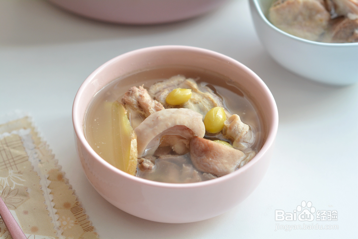 如何做出猪肚白果鸡汤?