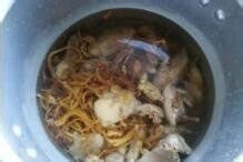 怎么做一道美味的虫草花萝卜老鸭汤？