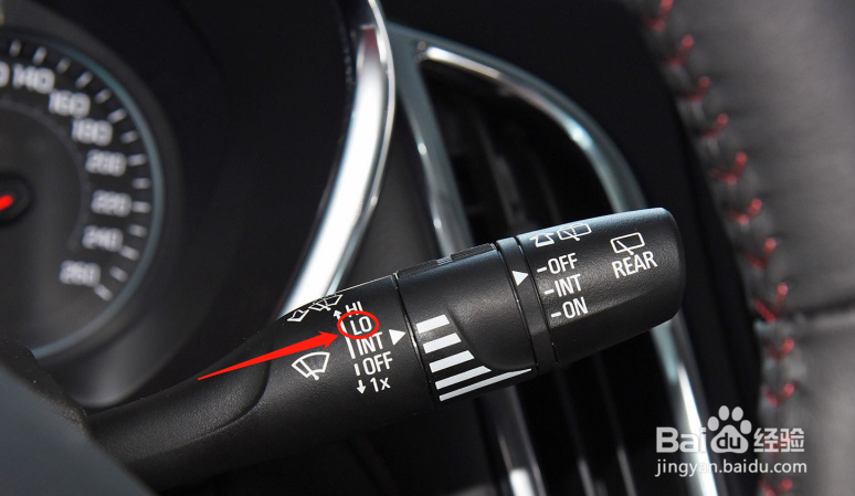 雪佛兰探界者汽车雨刮器怎么调节