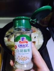 如何做出美味的个人河蚌火腿豆腐煲