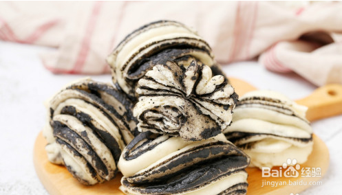 黑芝麻酱花卷的做法