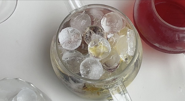 雪碧青桔蔓越莓饮