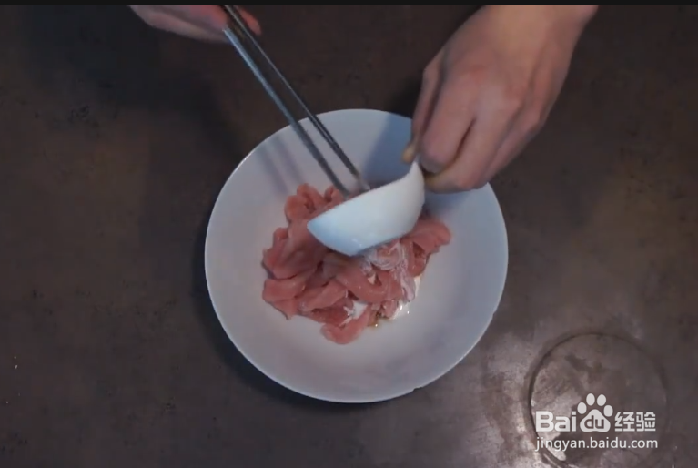我们经常吃的京酱肉丝家常做法,味道很棒