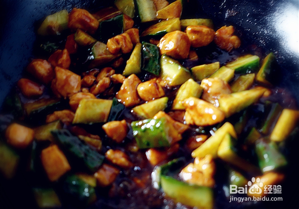 如何制作酱香浓郁的酱爆鸡丁