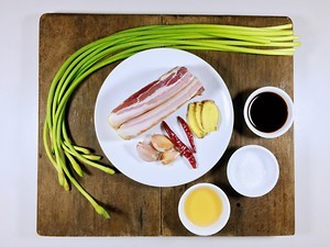 蒜苗炒腊肉的做法