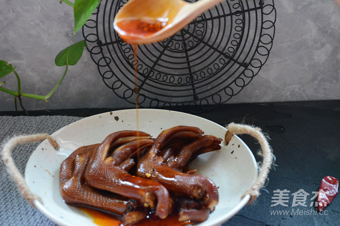 红油卤香鸭掌