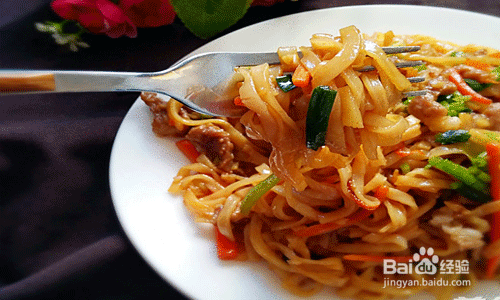 久碗渔粉加盟店的炒河粉做法