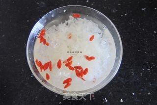 如何烹饪梨肉银耳润肺饮