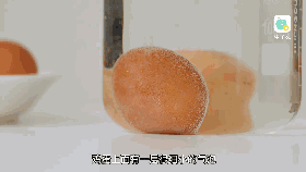 这个化学试验宝宝也可以做，让宝宝见识下来自化学的魔力吧！