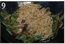 豆角茄子鸡肉脆肠焖面