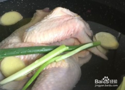 如何烹饪槽香三黄鸡？