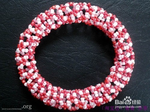米珠串的小花手镯