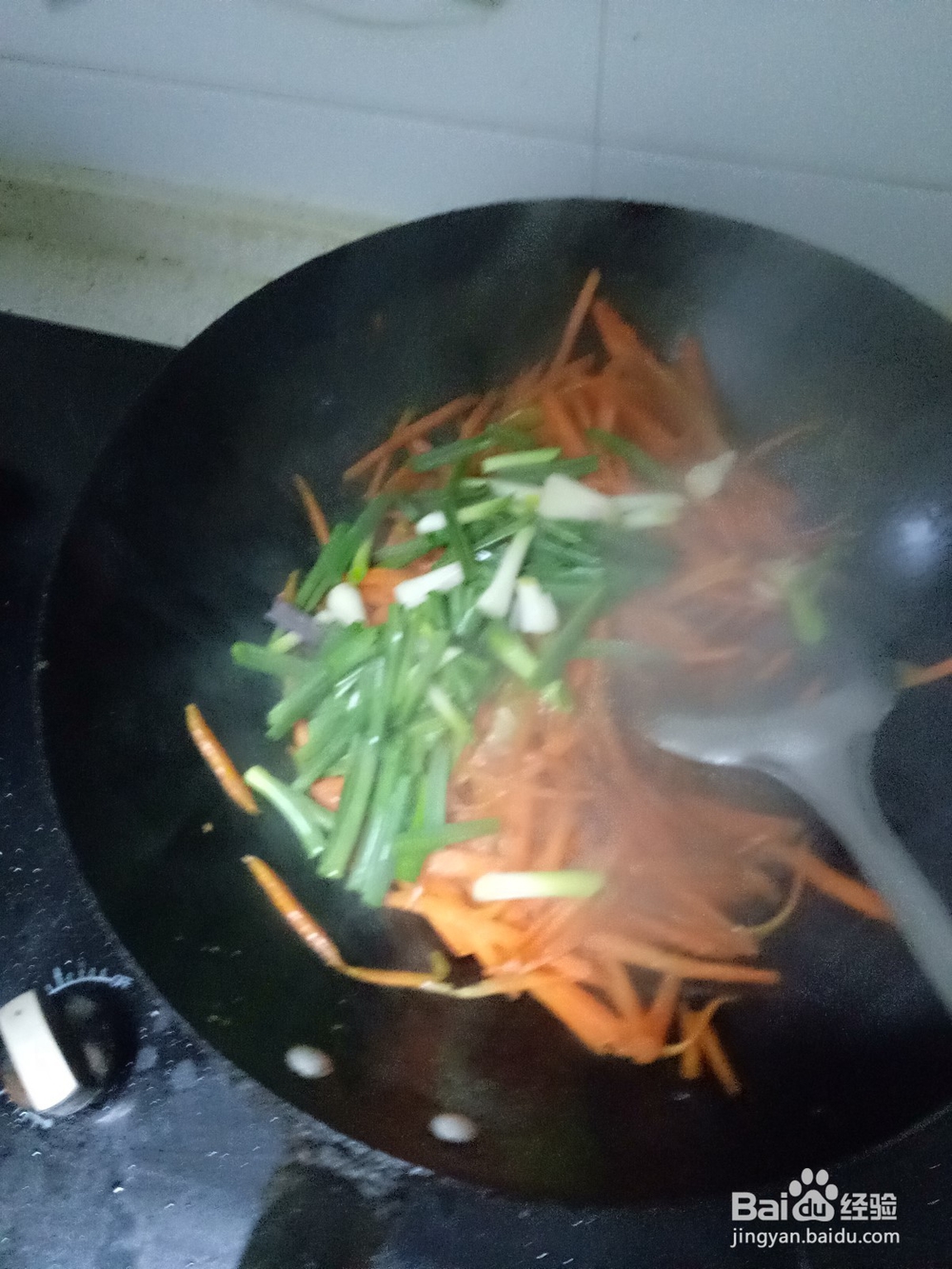 蒜苗炒胡萝卜丝