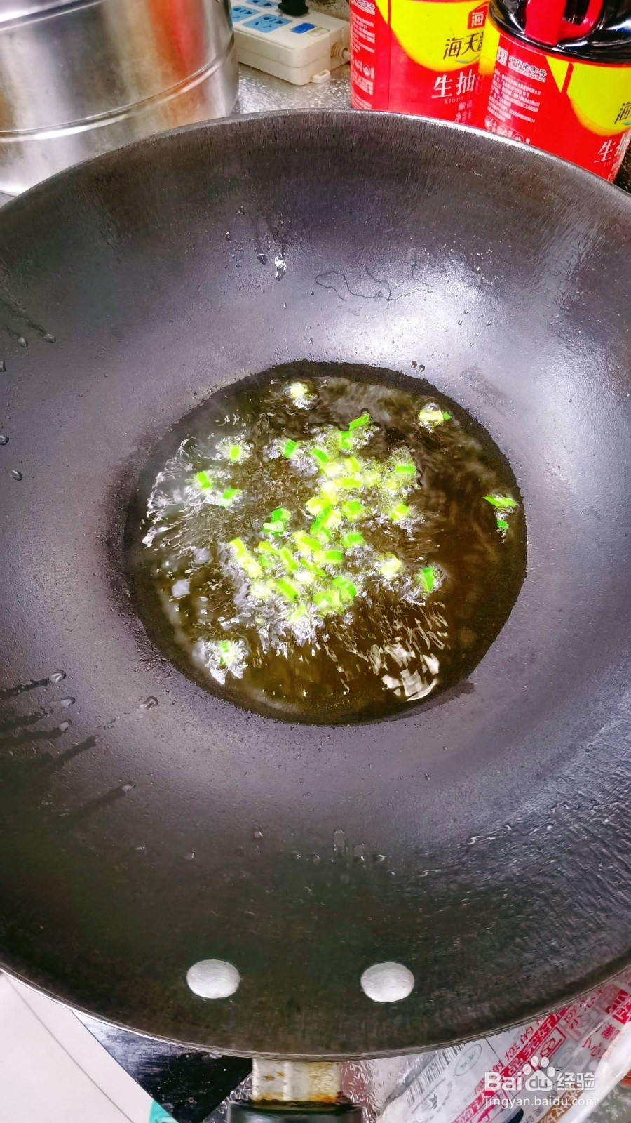 槐花炒鸡蛋的做法