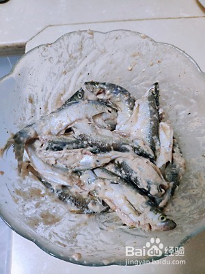 如何制作香酥炸小鱼