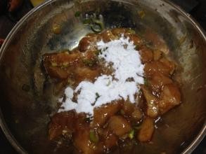 鸡肉丁炒青豌豆