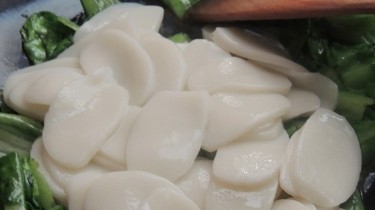 如何用蚝油生菜炒年糕？