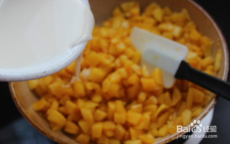 如何做出香甜诱人的苹果派呢？