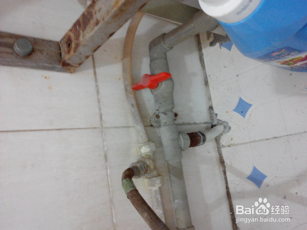 如何换水龙头的进水软管