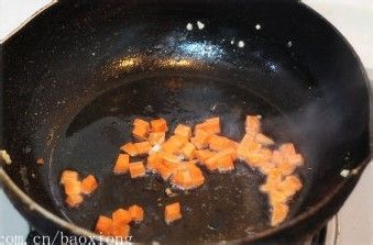 毫无难度的剩米饭做法【酱油炒饭】