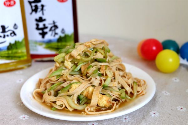 黄瓜鸡蛋拌豆腐丝