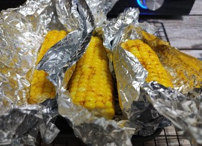 怎样做出美味的锡纸烤玉米步骤