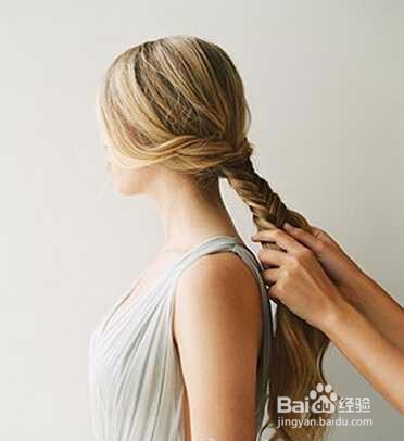 自己打造鱼骨辫马尾