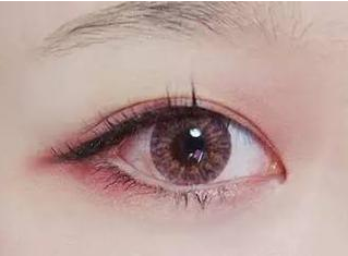 电眼桃花妆教程