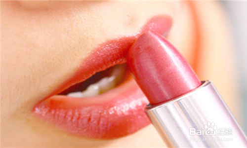 涂抹口红如何避免唇部起皮