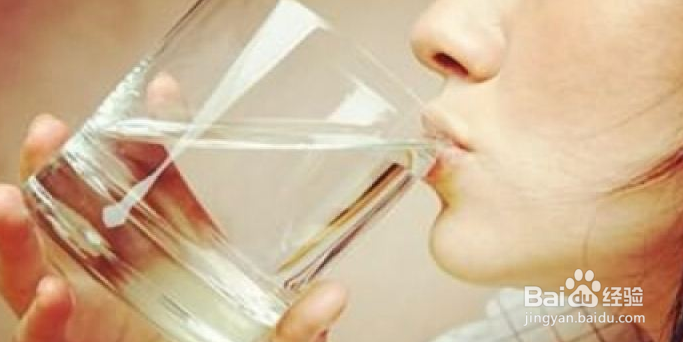 为什么背上长痘痘?该怎么办?