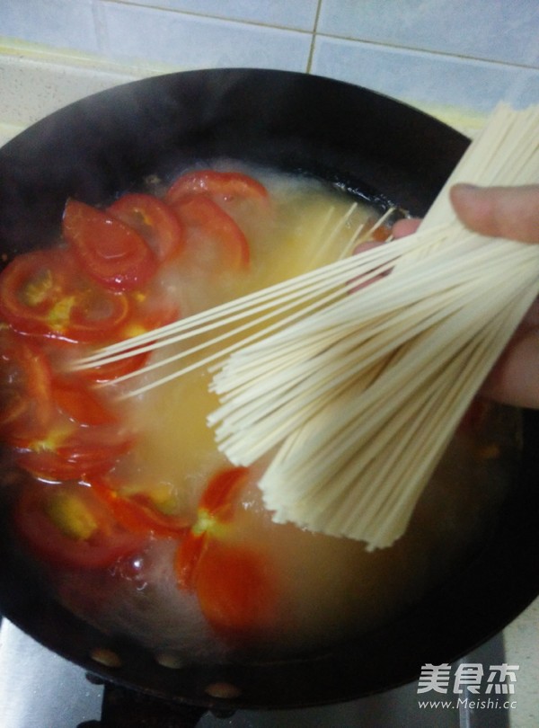 蕃茄鸡蛋面的做法