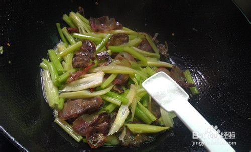 家常菜菜谱19：芹菜炒腊肠