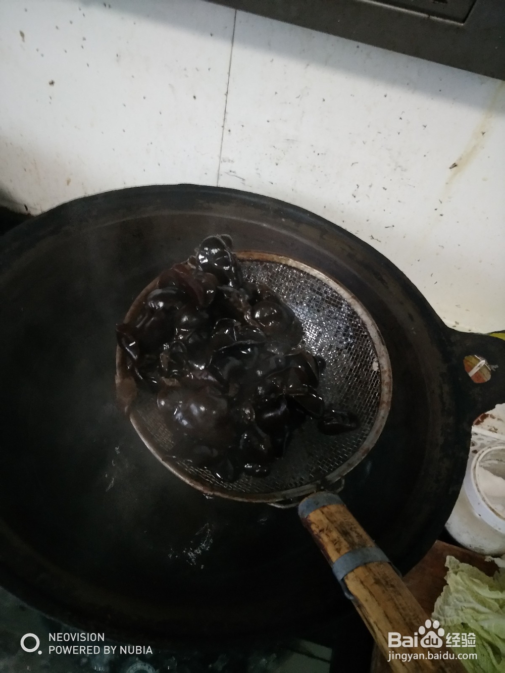 泡发木耳过水焯方法
