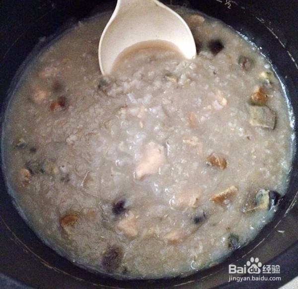 6步做出营养美味的皮蛋瘦肉粥~