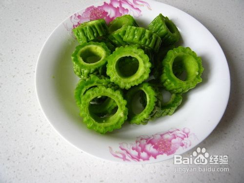 一碗好水靓汤--小排苦瓜盅的做法