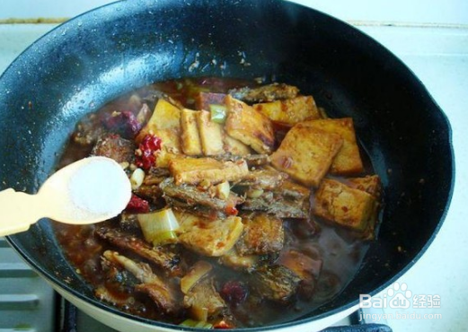 带鱼炖豆腐的做法