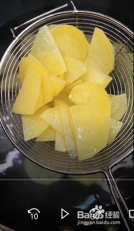 如何制作土豆片炒火腿？