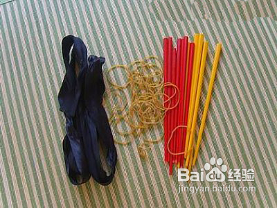 旧筷子变身小衣挂的做法