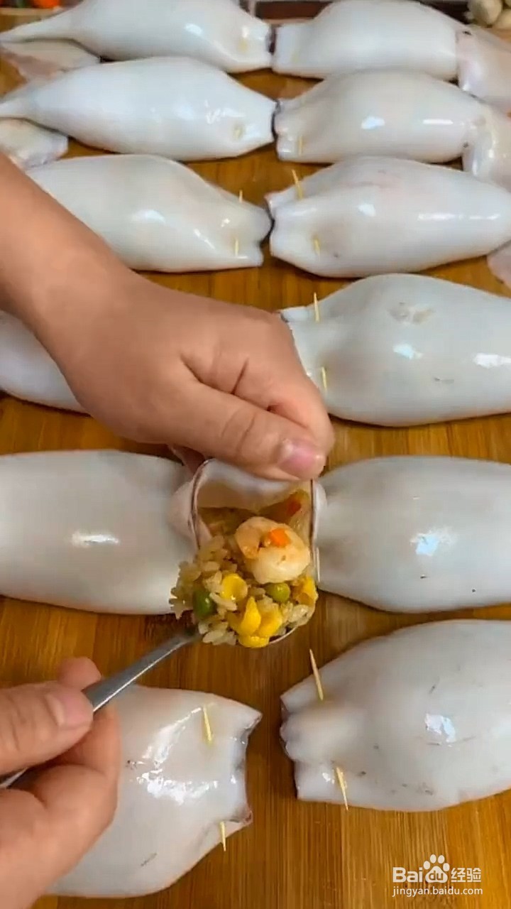 如何制作鱿鱼包饭？